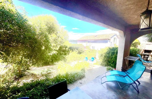 Le Pradet House | Feet in the water at the little port of Les Oursinières -