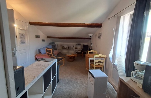 Saint-Maximin-la-Sainte-Baume Apartment | Chez Bichette Saint Maximin la Ste Baume - Comfortable 2-room apartment in the heart of town