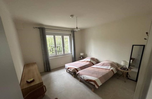 Bouchet Villa | Frisse Portierswoning met Tuin & Bassin in Z. Frankrijk in Domaine Les Jonchiers