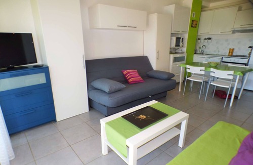 Les Sablettes Apartment | Full sea view, air conditioning, beach a stone's throw away, everything on foot