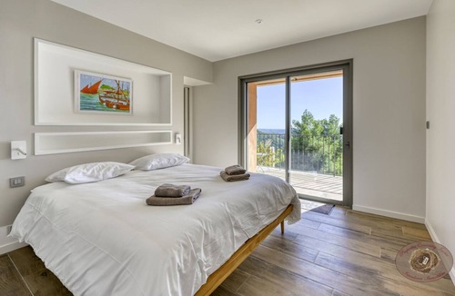 La Cadiere-d'Azur Other | Fully renovated farmhouse with swimming pool and 180° sea view