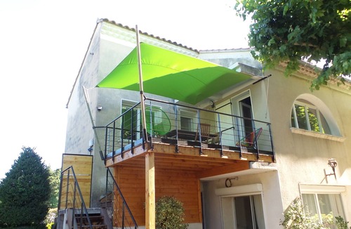 Orange Apartment | Furnished rental in the countryside 3km from orange city center, 20km from avignon