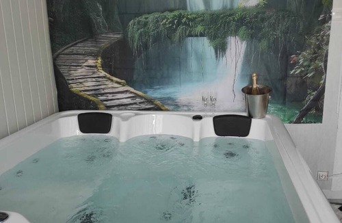 Saint-Michel-l'Observatoire House | Gîte de charme avec jacuzzi