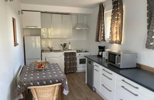 Caromb Apartment | Gîte au milieux des oliviers.