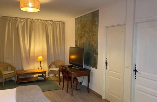 Caromb Apartment | Gîte au milieux des oliviers.