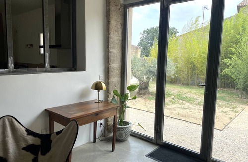 Roquemaure House | Gîte de 6 Personnes Avec Piscine au Coeur des Vignes