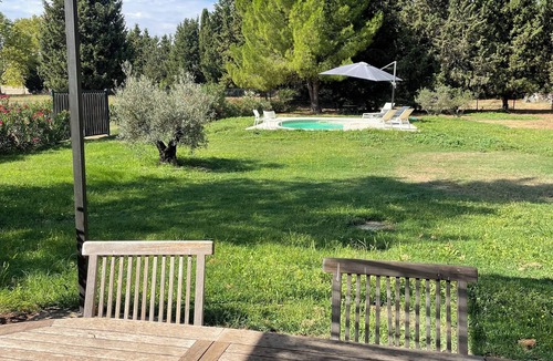 Roquemaure House | Gîte de 6 Personnes Avec Piscine au Coeur des Vignes