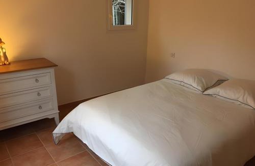 Entraigues-sur-la-Sorgue House | Gîte En Provence, 90 M²