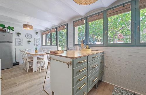 Saint-Cezaire-sur-Siagne Apartment | Gîte Le Figuier de Saint Ce - 3 stars - Holiday Home Nature View