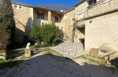Tresques House | Gîtes in Mas Uzes zwembad en grote tuin