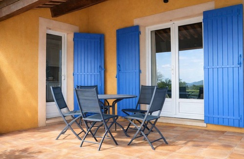 Saint-Trinit Apartment | Genièvre apartment in residence with heated pool