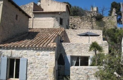 Boulbon House | Gite Boulbon. House at the foot of the old Castle between Avignon & Baux de Provence