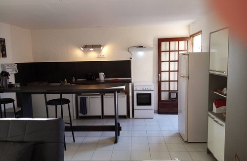 Sablet Apartment | Gîte for 4 adults and 1 child (-3 years) at the entrance to Sablet
