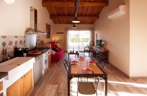 Saint-Victor-la-Coste Cottage | Gite l'Atelier with swimming pool