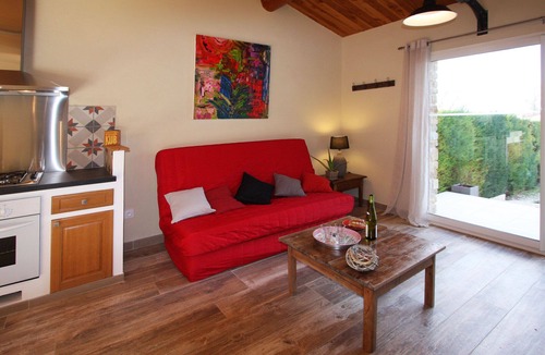 Saint-Victor-la-Coste Cottage | Gite l'Atelier with swimming pool