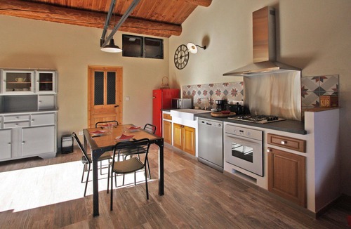 Saint-Victor-la-Coste Cottage | Gite l'Atelier with swimming pool