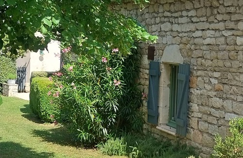 Labastide-Marnhac House | Gite l'Estable: old stable restored into a refined gite 10 km from Cahors.