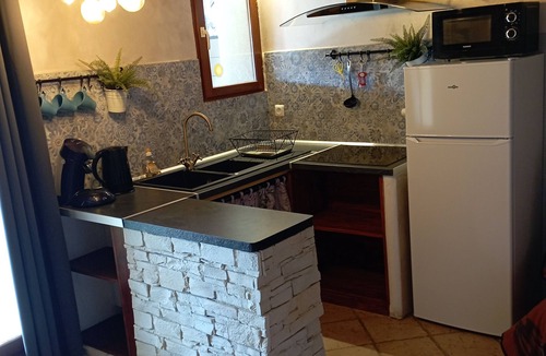 Velleron Cottage | Gite les Cypres in Velleron, on the edge of Sorgues