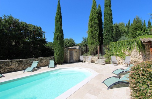 Cabrieres-d'Avignon Apartment | Gite Lou Bancaou classified 2 * in stone property in the village center