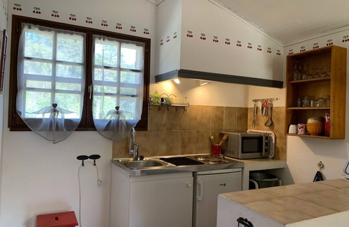 Venasque Apartment | Gîte Studio with Terrace in Venasque