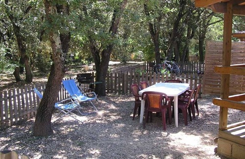 Vers-Pont-du-Gard Ski Chalet | Gite Topaze Vers Pont du Gard en Provence, river and swimming pool