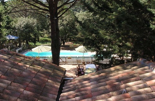 Vers-Pont-du-Gard Ski Chalet | Gite Topaze Vers Pont du Gard en Provence, river and swimming pool
