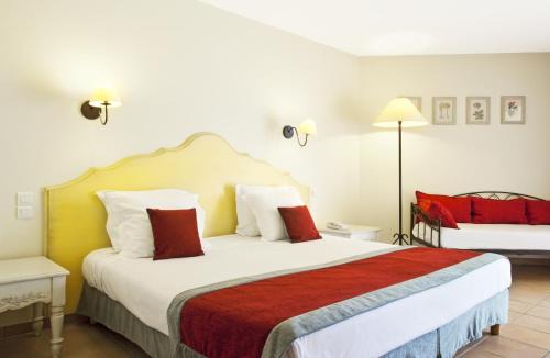 Montfavet Hotel | Golden Tulip Avignon Le Paradou