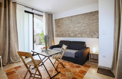Saint-Restitut Apartment | Gorgeous apartment in St Restitut