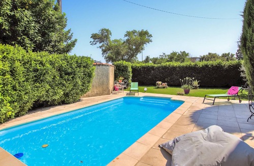 Montfavet House | Gorgeous home in Montfavet with kitchen