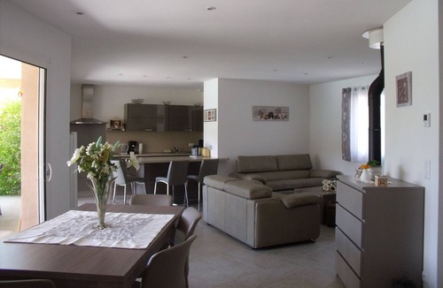 Regusse Villa | GORGES DU VERDON 30 MN, 3 BED VILLA. HEATED POOL, IDEAL FAMILY/FRIENDS