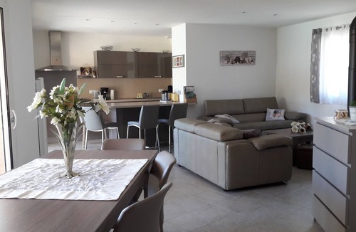 Regusse Villa | GORGES DU VERDON 30 MN, 3 BED VILLA. HEATED POOL, IDEAL FAMILY/FRIENDS