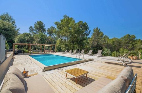 Callas Villa | Grand Provencal 5-Bedroom Stone Villa with Pool