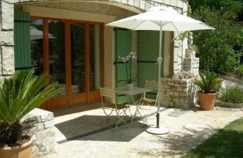 Carnoux-en-Provence Apartment | Grand studio "Cassis Calanques" with Garden & Pool