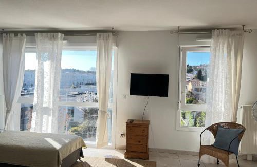 Manosque Apartment | Grand studio Manosque face lycée international et hôpital, Cadarache-Iter