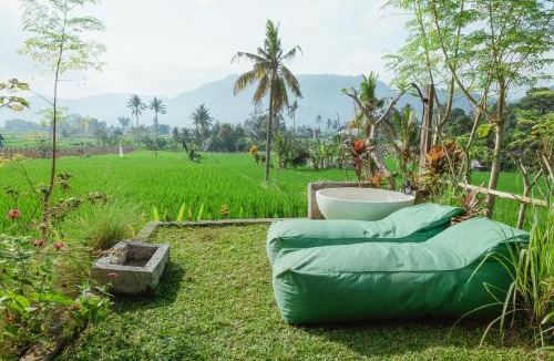 Sidemen House | Green vanilla kabin