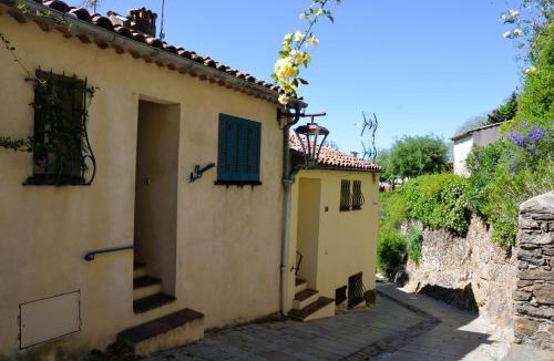 Grimaud Apartment | GRILAF - Au cœur du village typique de Grimaud appartement coquet