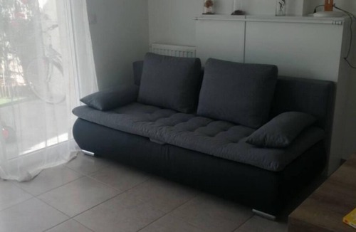 La Fare-les-Oliviers Apartment | Ground floor apartment with private parking
