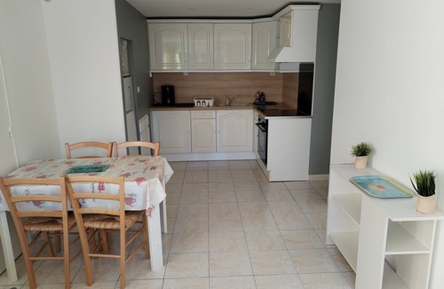 Orange Apartment | Ground floor garden apartment + POOL