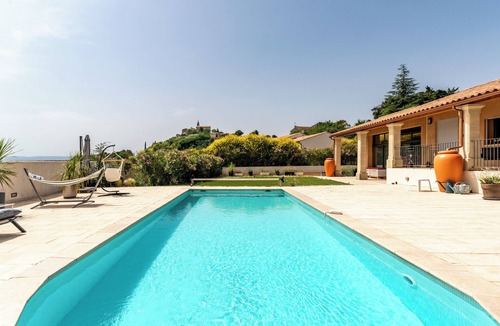 Crillon-le-Brave Apartment | Guest House 'Chambre De La Reine' with Mountain View, Wi-Fi and Air Conditioning