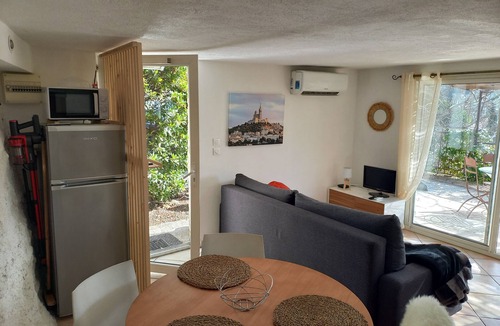 Roquevaire House | GUEST HOUSE PANORAMIC VIEW OF THE HILLS FROM THE QUIET TERRACE