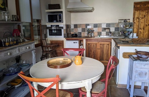Piolenc Apartment | Hébergement Dans Quartier Calme au Coeur de la Provence