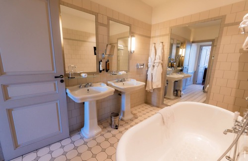 Hotel-de-Ville Hotel | Hôtel la Résidence du Vieux Port