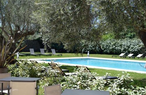 Vers-Pont-du-Gard Hotel | Hôtel & Restaurant de charme - La Bégude Saint-Pierre