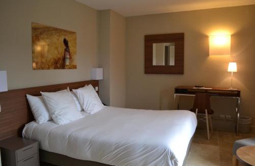 Vers-Pont-du-Gard Hotel | Hôtel & Restaurant de charme - La Bégude Saint-Pierre