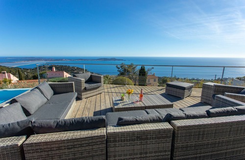 Carqueiranne Villa | High-end contemporary house, exceptional view, air con, heated pool and jacuzzi