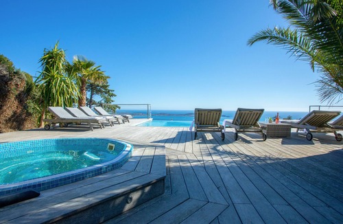 Carqueiranne Villa | High-end contemporary house, exceptional view, air con, heated pool and jacuzzi