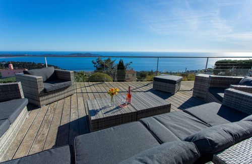 Carqueiranne Villa | High-end contemporary house, exceptional view, air con, heated pool and jacuzzi