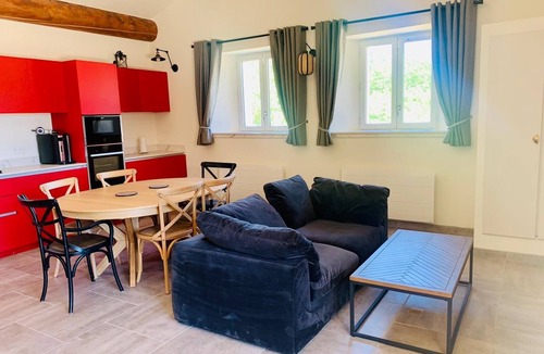 Simiane-la-Rotonde House | High Luberon, Jas renovated between woods and lavender.