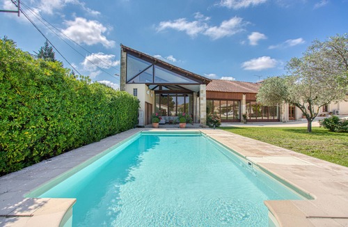 Meynes House | Historic wine property in Provence