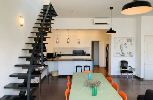 Avignon City Centre Apartment | HISTORICAL CENTER/10 PEOPLE/5 BEDROOMS/3 BATHROOMS/AIR CONDITIONING/PARKING LOT